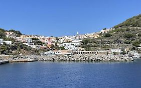 Casa Spaziosa Al Centro Di Ustica
